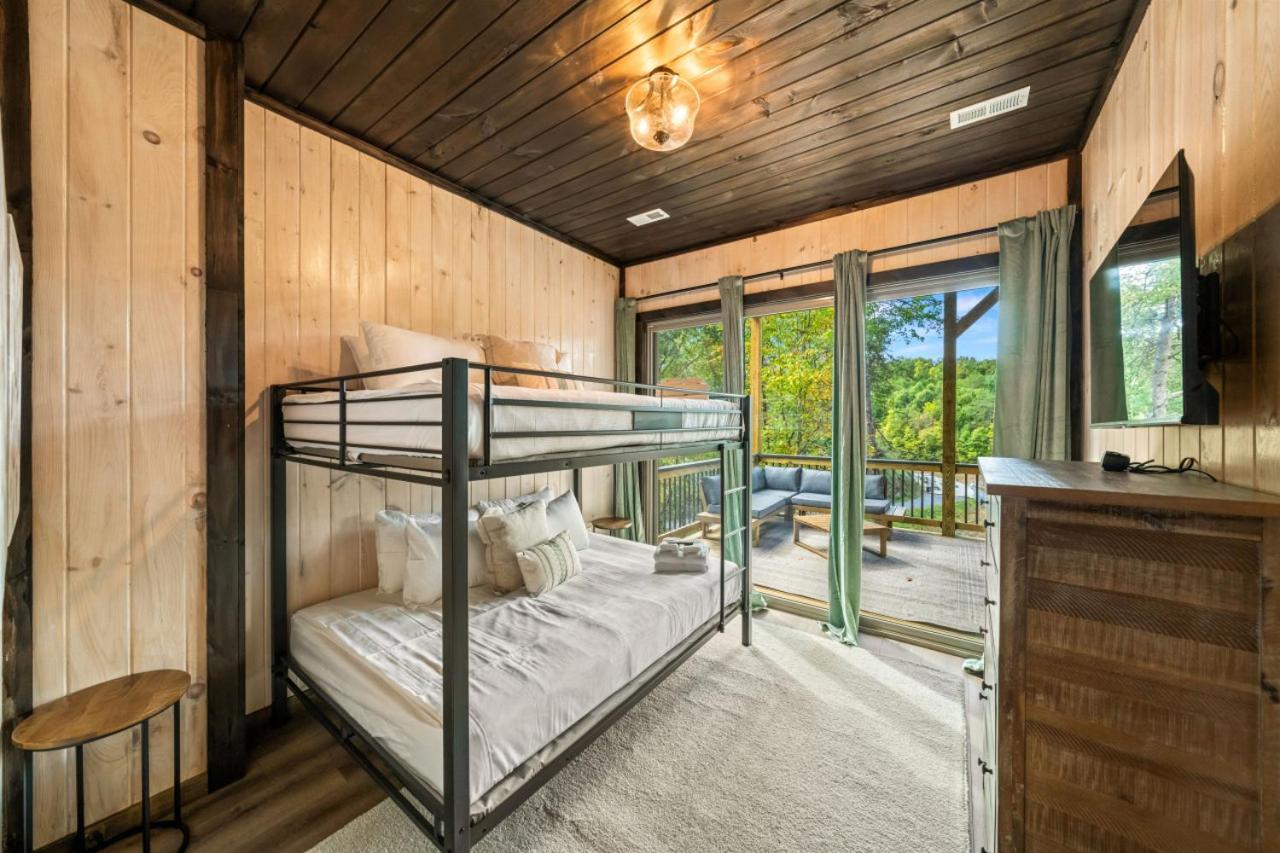Cozy Cove Retreat W Lake View Hot Tub Firepit Dandridge Eksteriør bilde