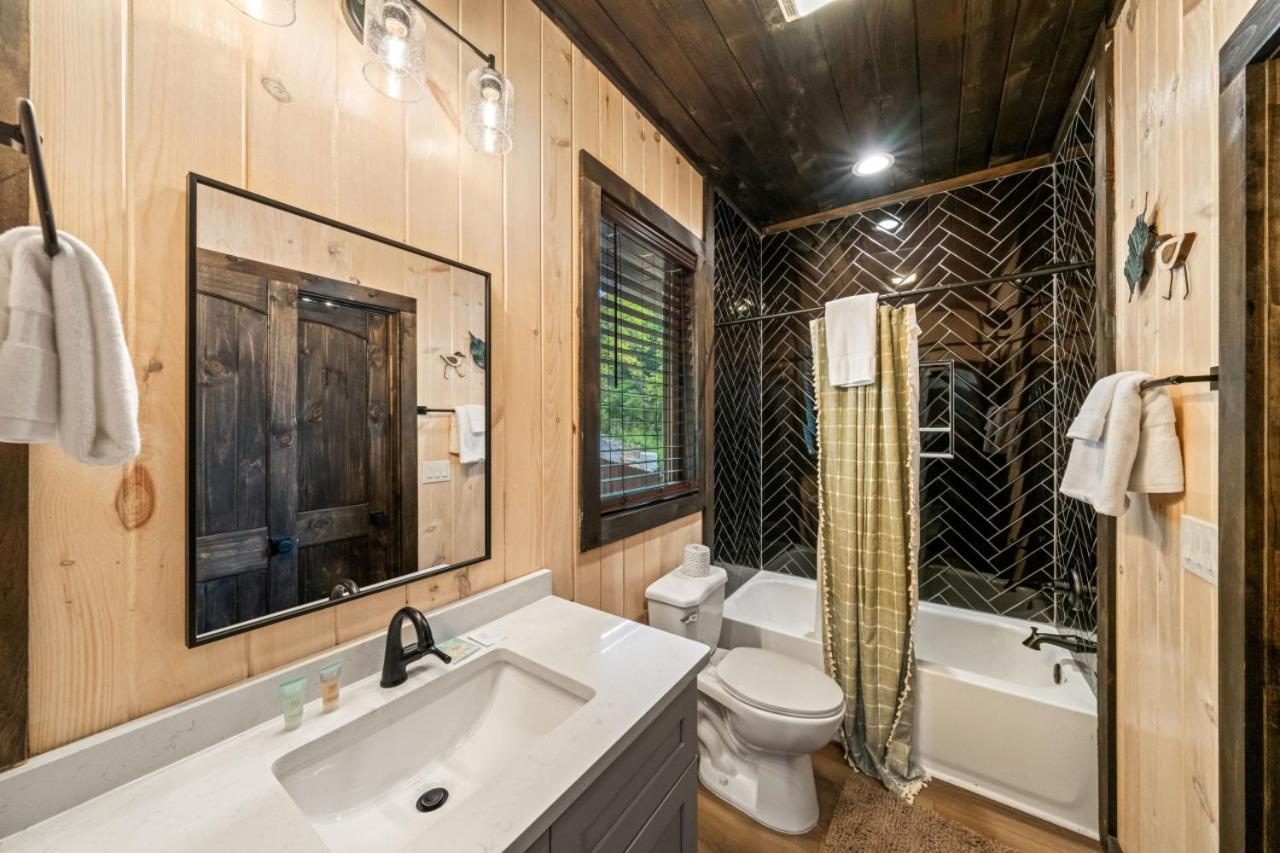 Cozy Cove Retreat W Lake View Hot Tub Firepit Dandridge Eksteriør bilde